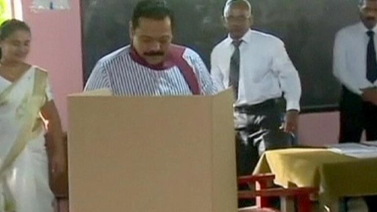 Presidential election in Sri Lanka: outgoing president Mahinda Rajapakse admits defeat