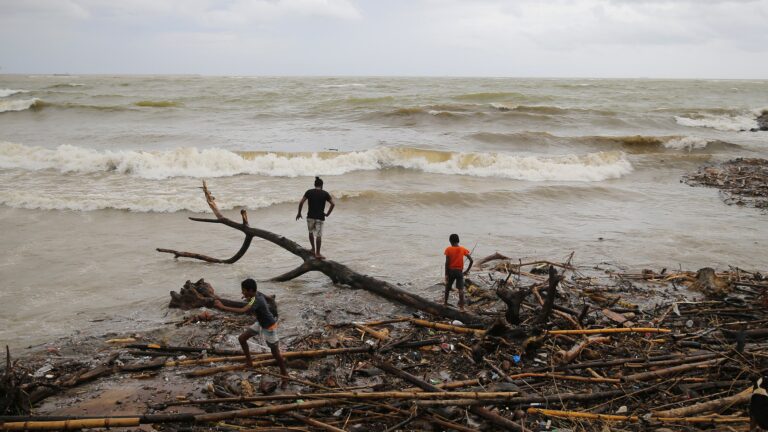 Deadly torrential rains in Sri Lanka
